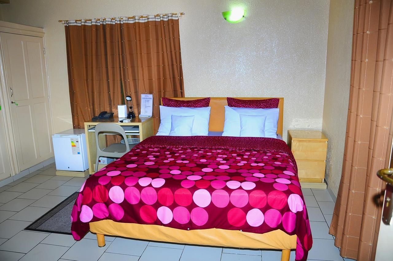 Hotel Saint Thomas โลเม ภายนอก รูปภาพ