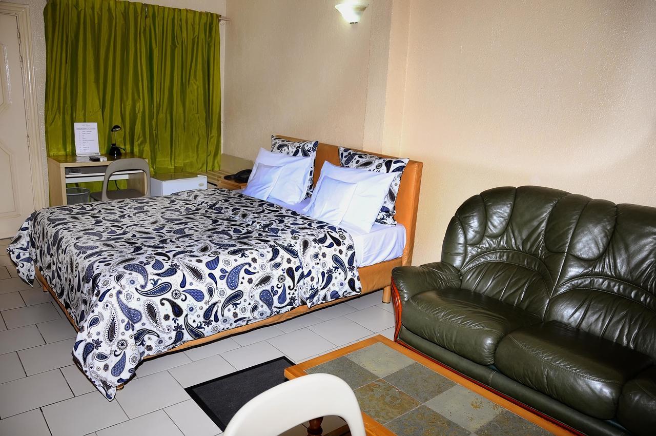 Hotel Saint Thomas โลเม ภายนอก รูปภาพ