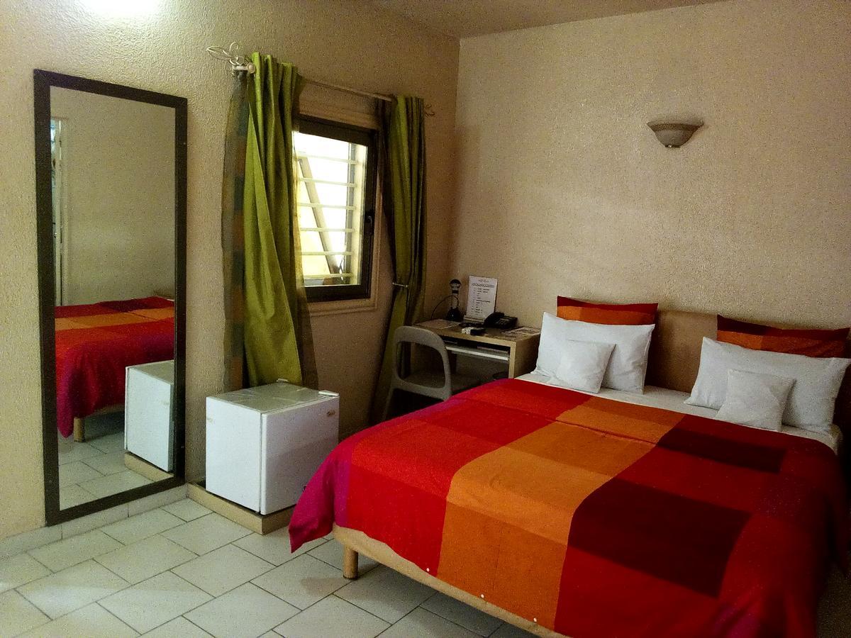 Hotel Saint Thomas โลเม ภายนอก รูปภาพ