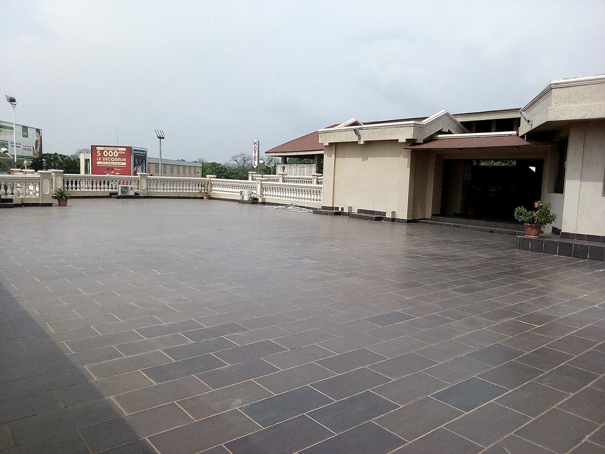 Hotel Saint Thomas โลเม ภายนอก รูปภาพ