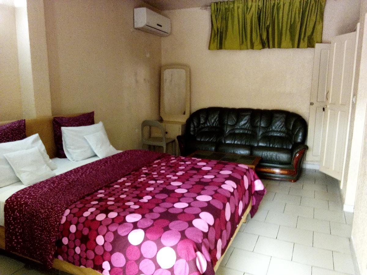 Hotel Saint Thomas โลเม ภายนอก รูปภาพ