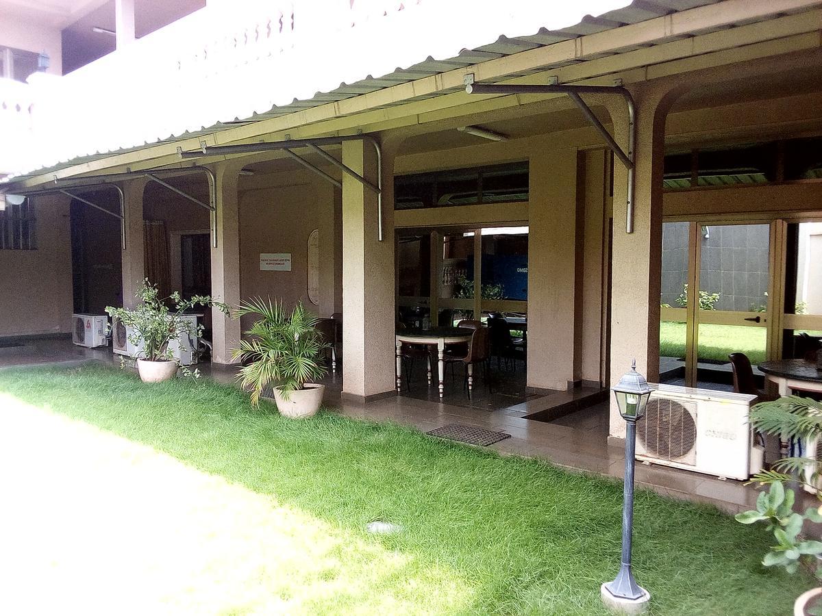 Hotel Saint Thomas โลเม ภายนอก รูปภาพ