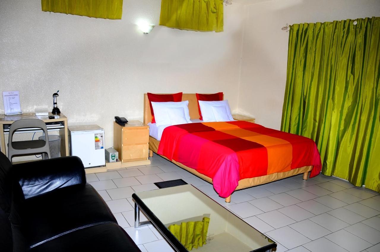 Hotel Saint Thomas โลเม ภายนอก รูปภาพ