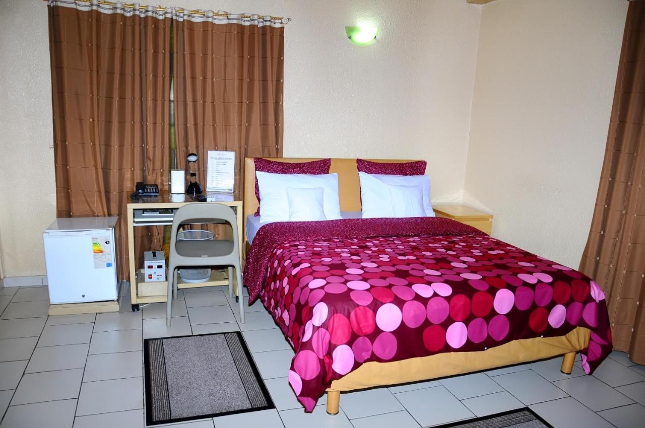 Hotel Saint Thomas โลเม ภายนอก รูปภาพ